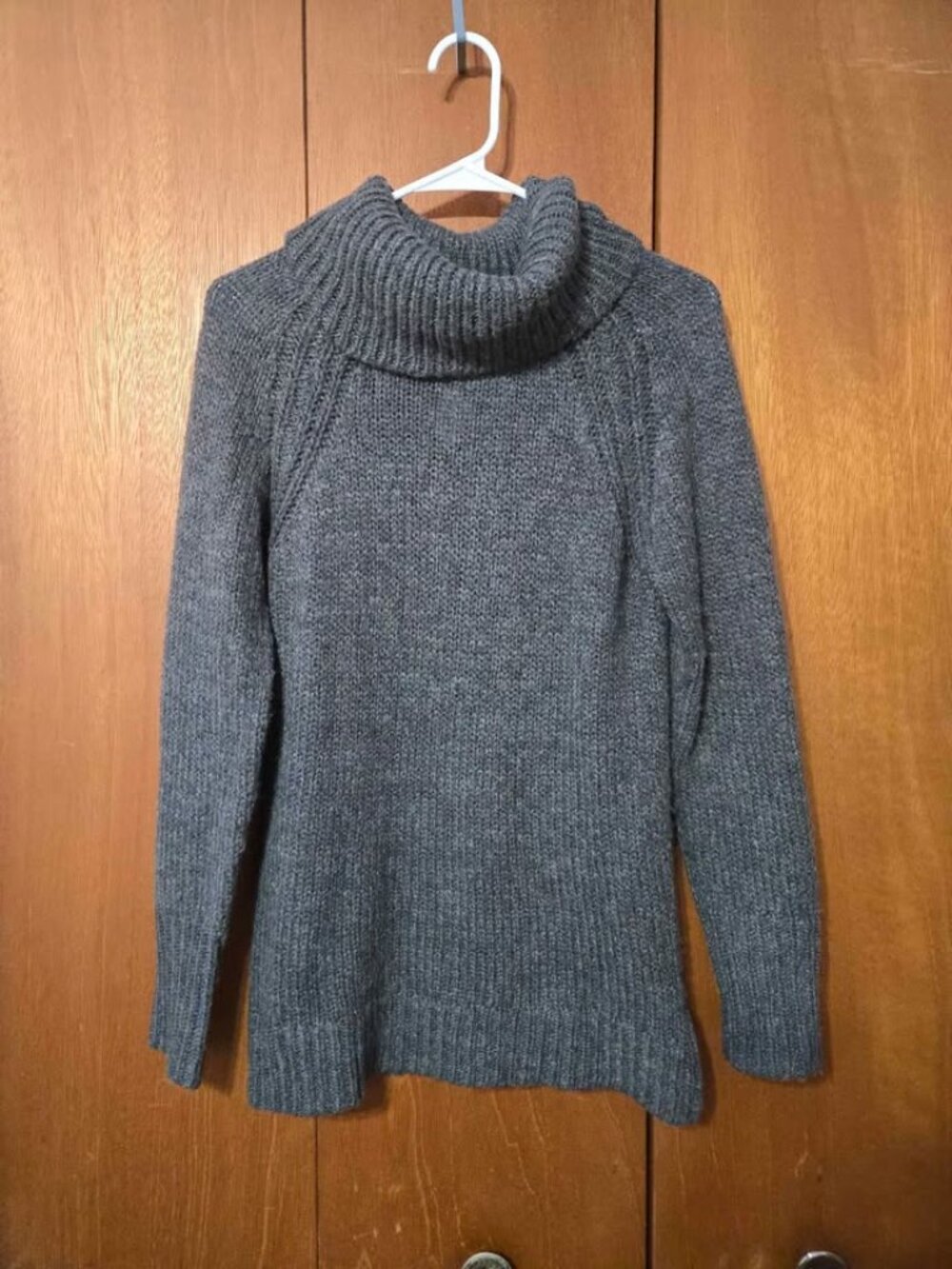 Ruby Moon gray turtleneck sweater - size small